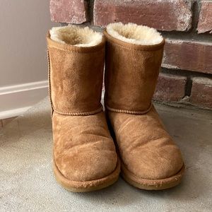 EUC UGG Classic ll Short Tan Boot
